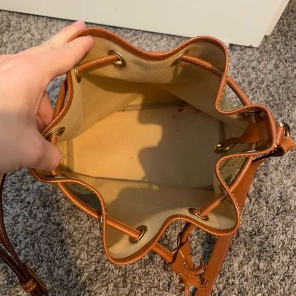 Dooney & Bourke Signature Logo Bucket Bag Green - Picture 7 of 8